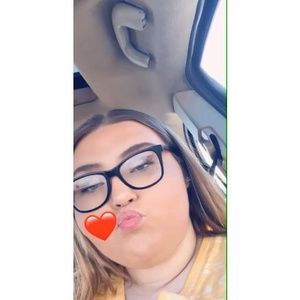 Meet your Posher, Katelyn